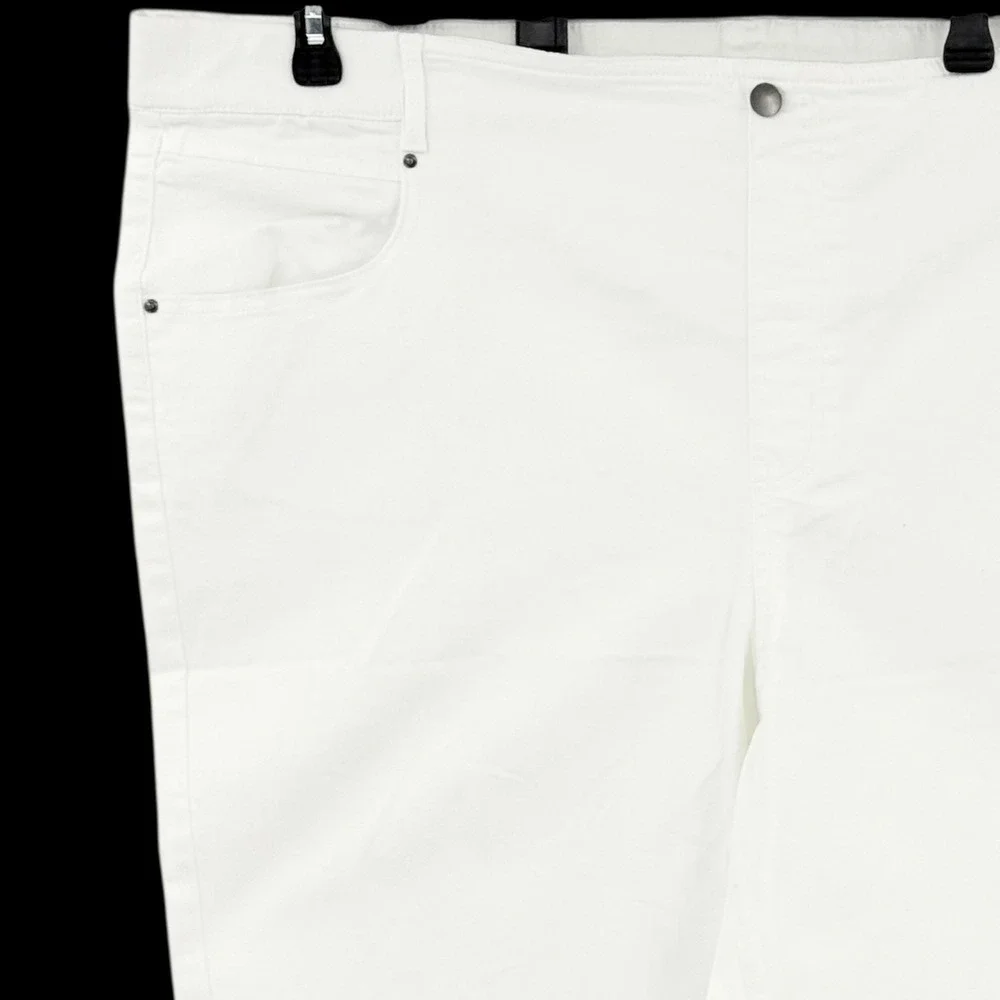 Terra & Sky Women's Pull-on White Stretch Denim Bermuda Plus Sz 3X 24W-26W NWOT